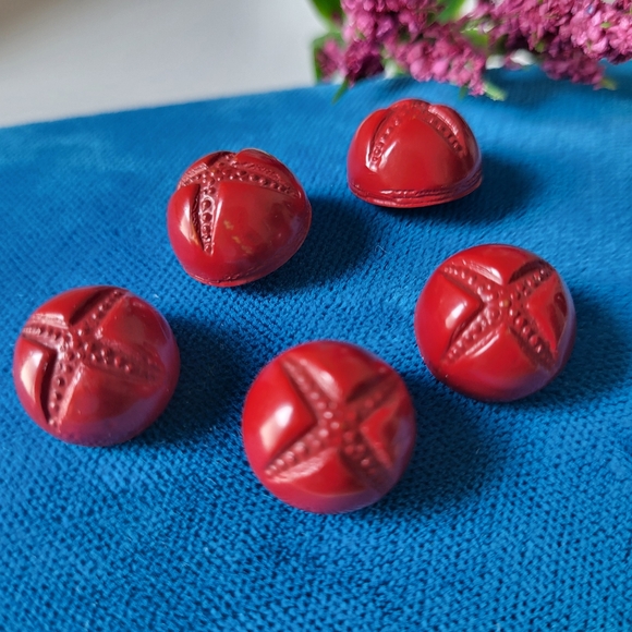 Vintage Red Domed Plastic Sewing Buttons X Design ~ Five - Picture 10 of 10